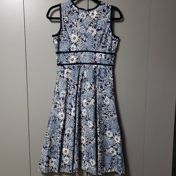 Eddie Bauer Petite Floral Fit & Flare Dress w/Pockets - Picture 3 of 9